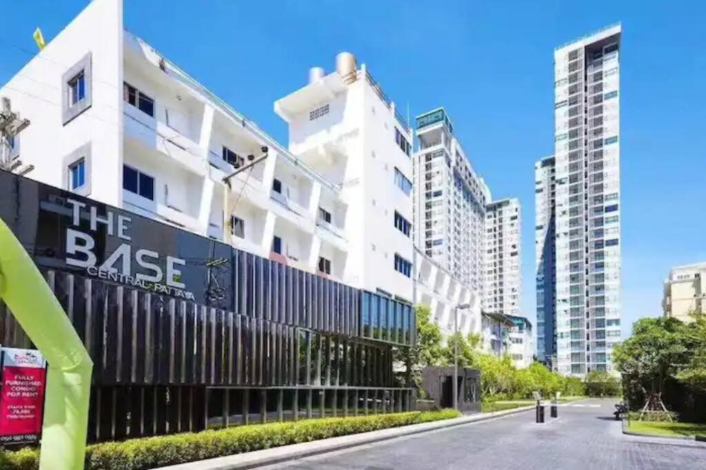 Base Central Pattaya Long Balcony King-Bed With Infinity Pool & Free Netflix! Luaran gambar