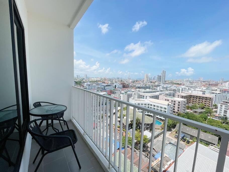 Base Central Pattaya Long Balcony King-Bed With Infinity Pool & Free Netflix! Luaran gambar