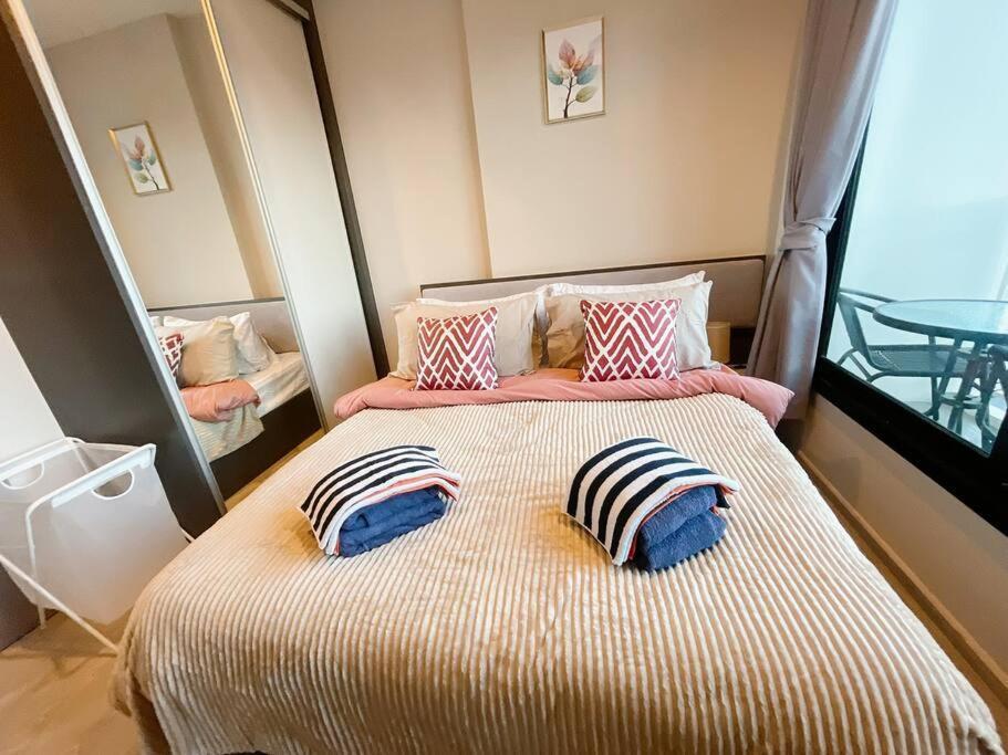 Base Central Pattaya Long Balcony King-Bed With Infinity Pool & Free Netflix! Luaran gambar