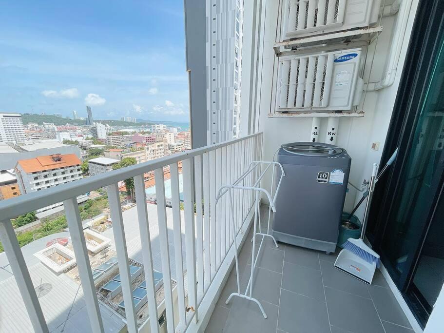 Base Central Pattaya Long Balcony King-Bed With Infinity Pool & Free Netflix! Luaran gambar