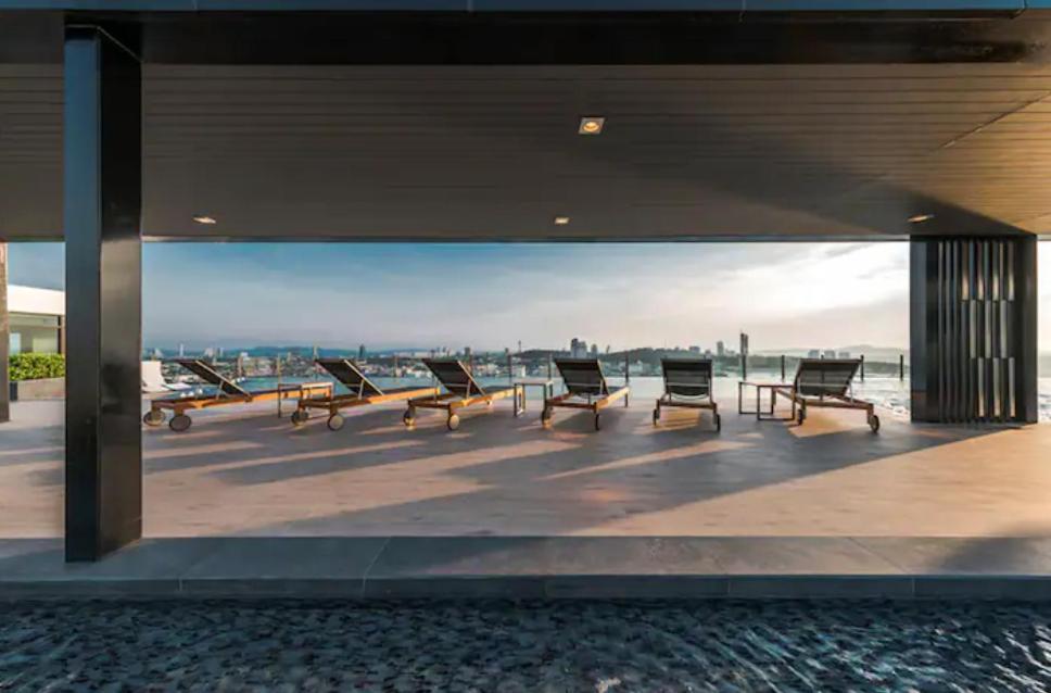 Base Central Pattaya Long Balcony King-Bed With Infinity Pool & Free Netflix! Luaran gambar