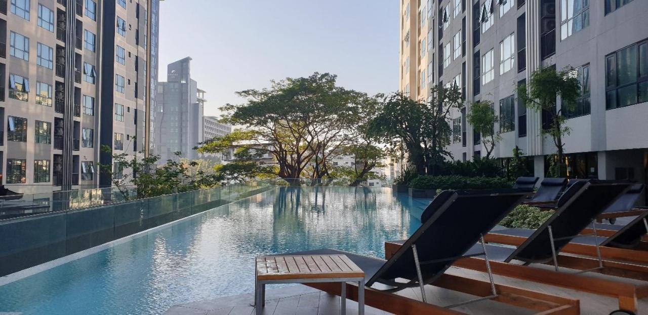 Base Central Pattaya Long Balcony King-Bed With Infinity Pool & Free Netflix! Luaran gambar