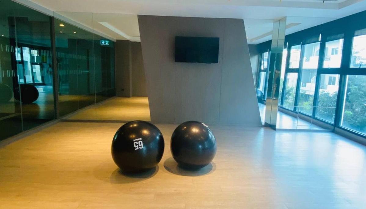 Base Central Pattaya Long Balcony King-Bed With Infinity Pool & Free Netflix! Luaran gambar