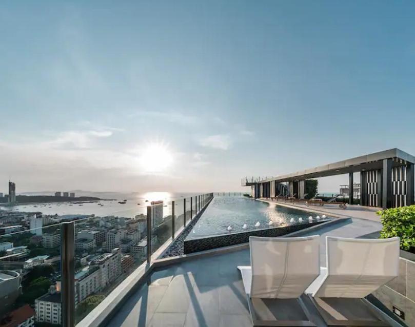 Base Central Pattaya Long Balcony King-Bed With Infinity Pool & Free Netflix! Luaran gambar