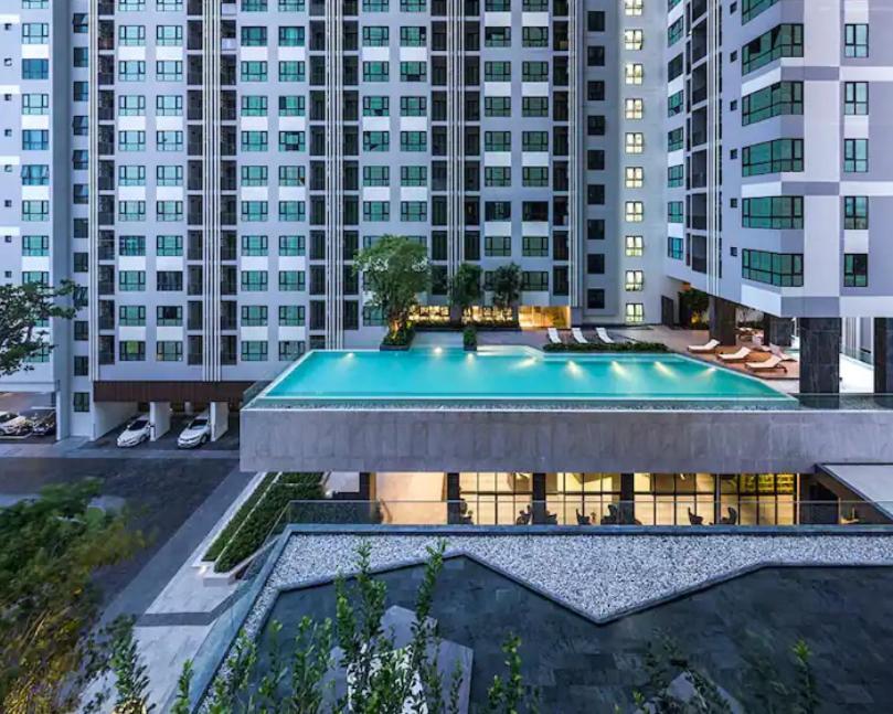 Base Central Pattaya Long Balcony King-Bed With Infinity Pool & Free Netflix! Luaran gambar